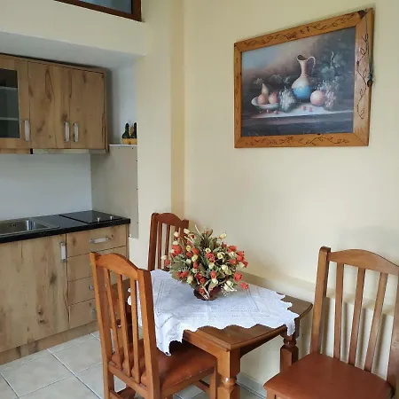 Hébergement de vacances Casa Qeparo